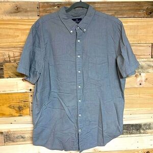 American Eagle size XLT gray short sleeve button down shirt with front pocket